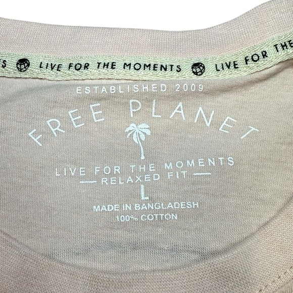 Free Planet Men’s Light Pink Graphic T-Shirt Size L Casual Streetwear - Picture 4 of 5